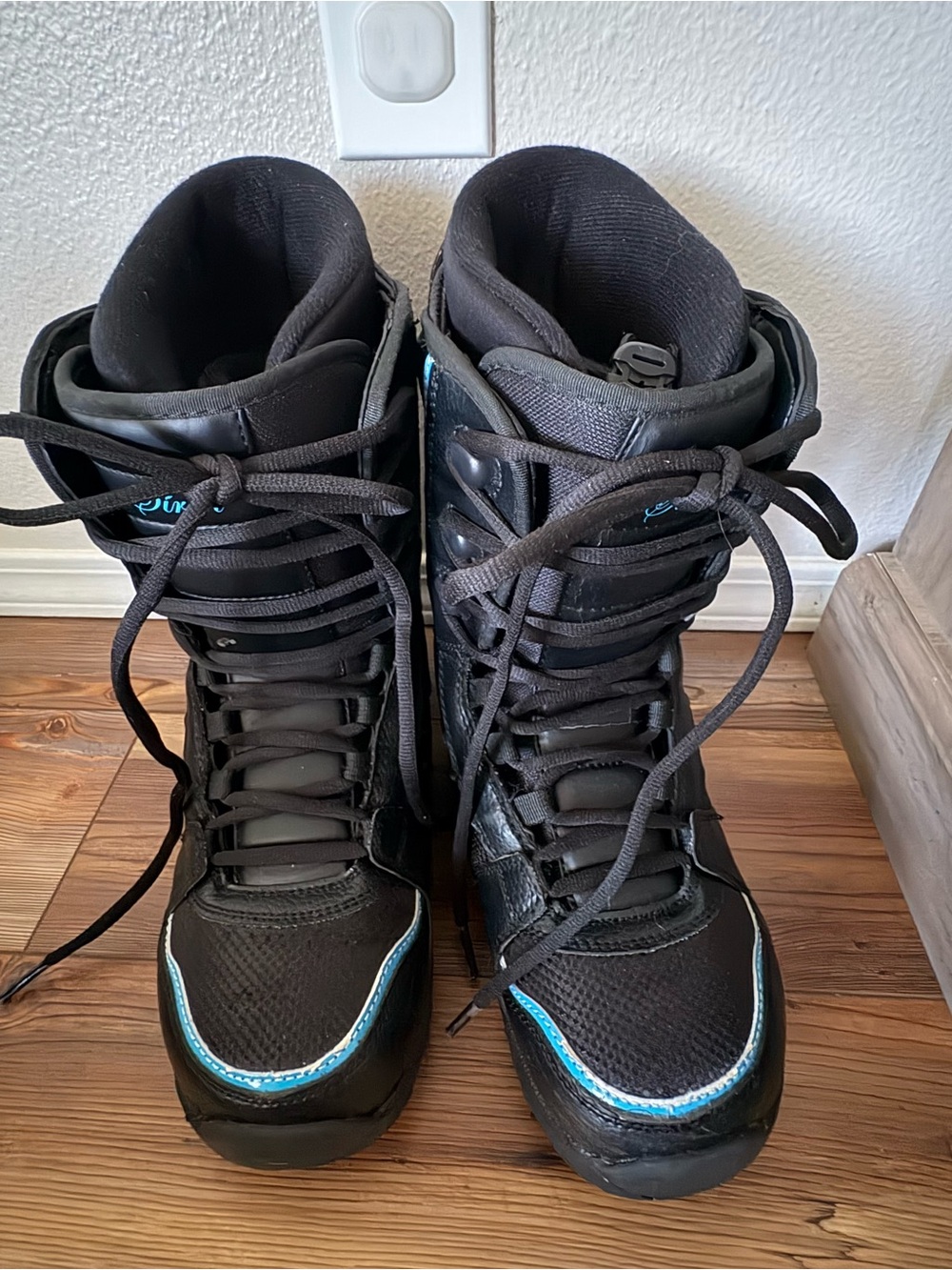 Siren Snowboard Boots - Size 8 Women’s